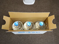 アルピナウォーター2ガロン(7.6L)ボトル3本が1箱で届く