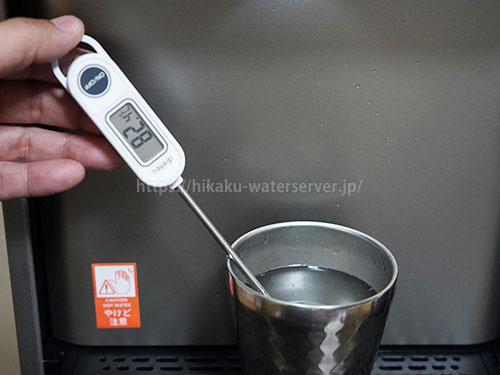 オーラ ウォーターサーバー温水の計測温度82.4℃