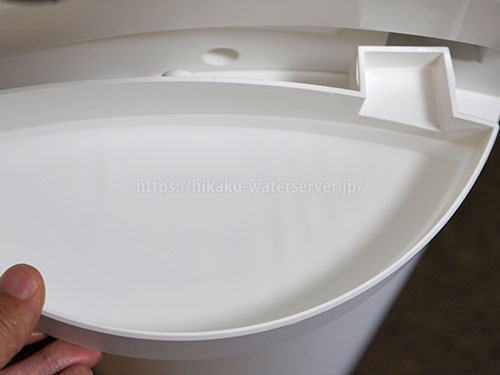 エブリィフレシャス・トール+カフェの水受けトレイに溜まった水の写真